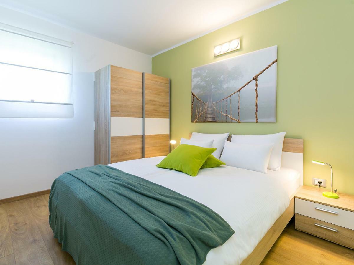 Pool Premium Apartment Vrsar Exterior foto