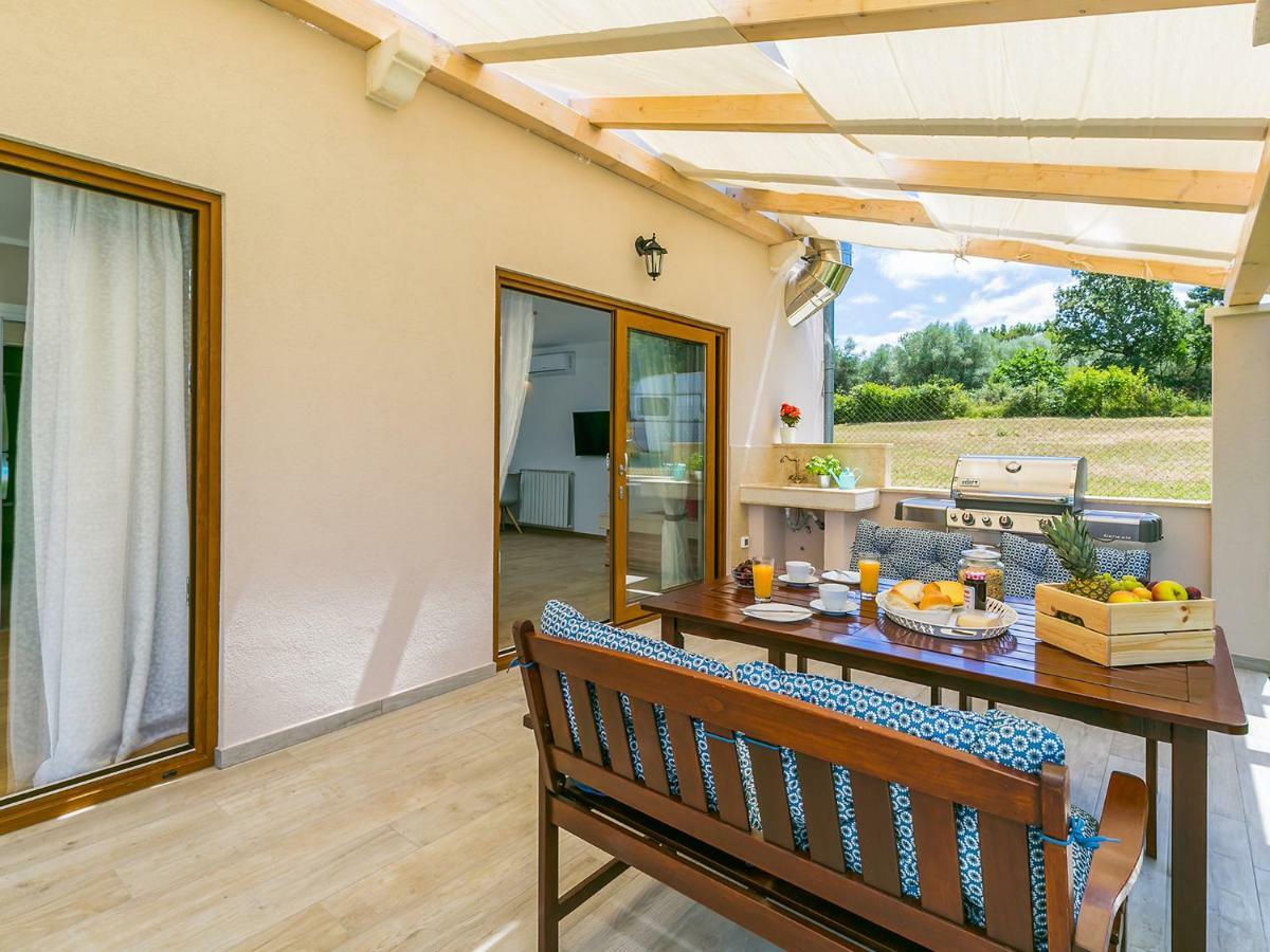 Pool Premium Apartment Vrsar Exterior foto