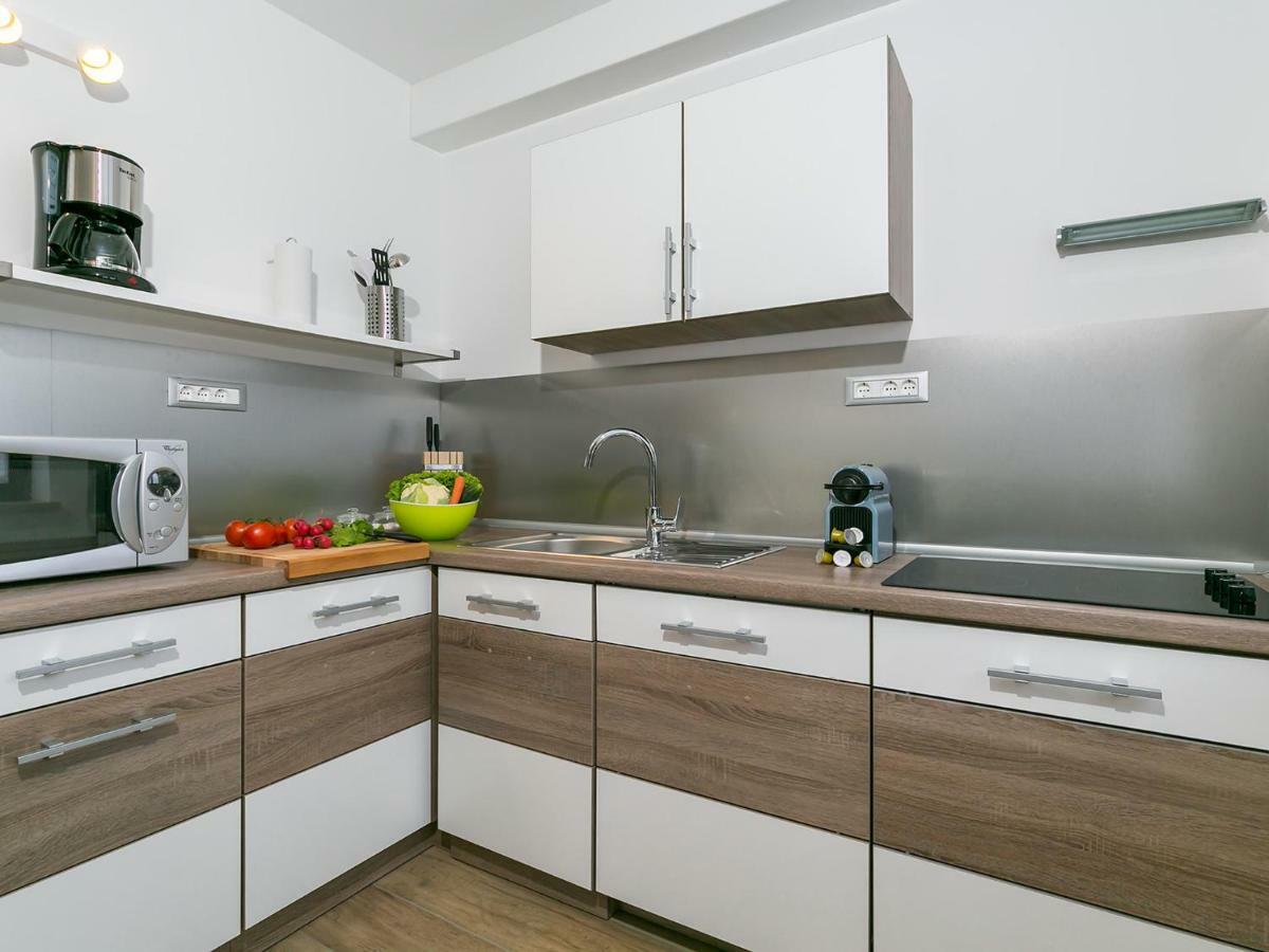 Pool Premium Apartment Vrsar Exterior foto